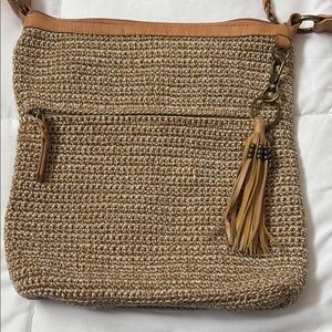 The Sak Stylish Spring Summer Beachy Tan Woven Shoulder Bag w/ Tassel Accent